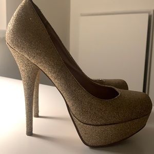 Gold sparkly high heels!
